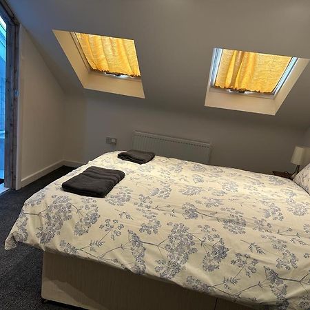 Luton Home Near Airport Private & Shared Bathroom Option 외부 사진