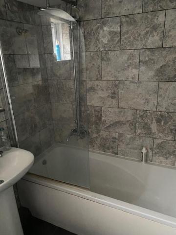 Luton Home Near Airport Private & Shared Bathroom Option 외부 사진