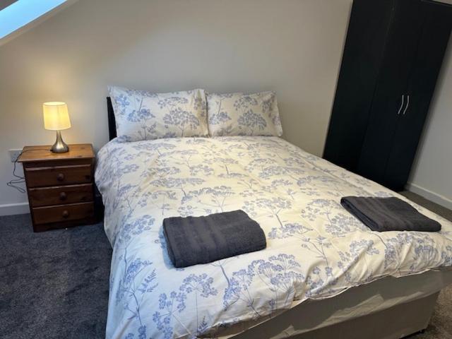 Luton Home Near Airport Private & Shared Bathroom Option 외부 사진
