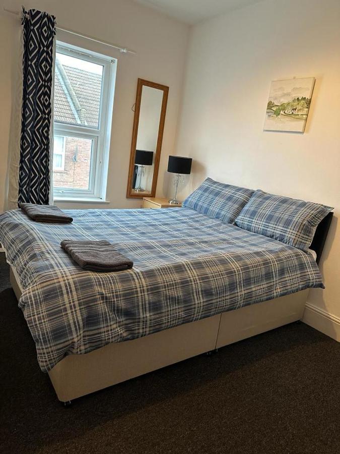 Luton Home Near Airport Private & Shared Bathroom Option 외부 사진