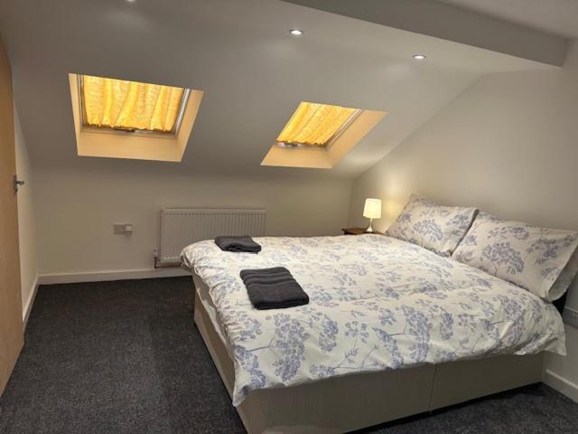Luton Home Near Airport Private & Shared Bathroom Option 외부 사진