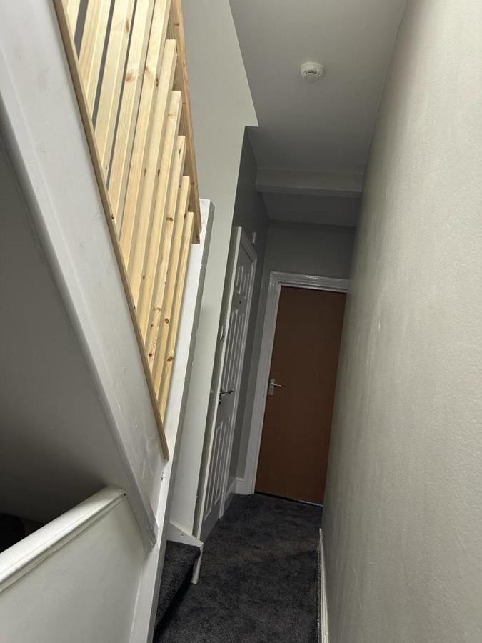 Luton Home Near Airport Private & Shared Bathroom Option 외부 사진