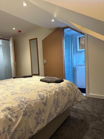 Luton Home Near Airport Private & Shared Bathroom Option 외부 사진